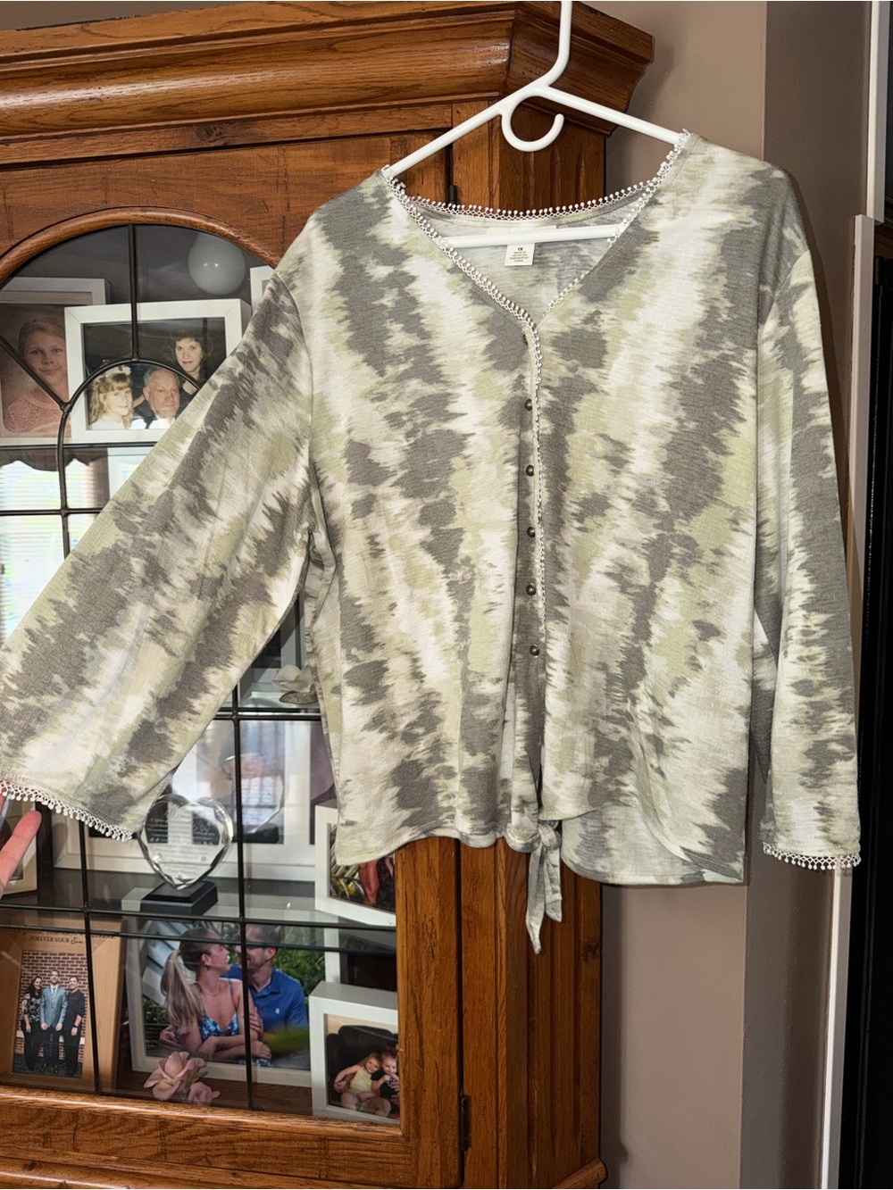 NWOT 1X Light Green & Gray Tie-Front V-Neck Women's Top